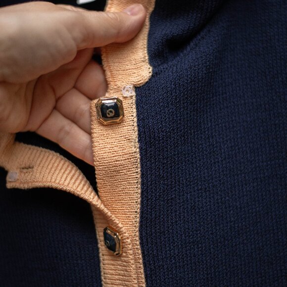 VTG St. John Santana Knit Blazer 14 Navy Blue Beige Trim Gold Buttons Cardigan - Picture 6 of 6